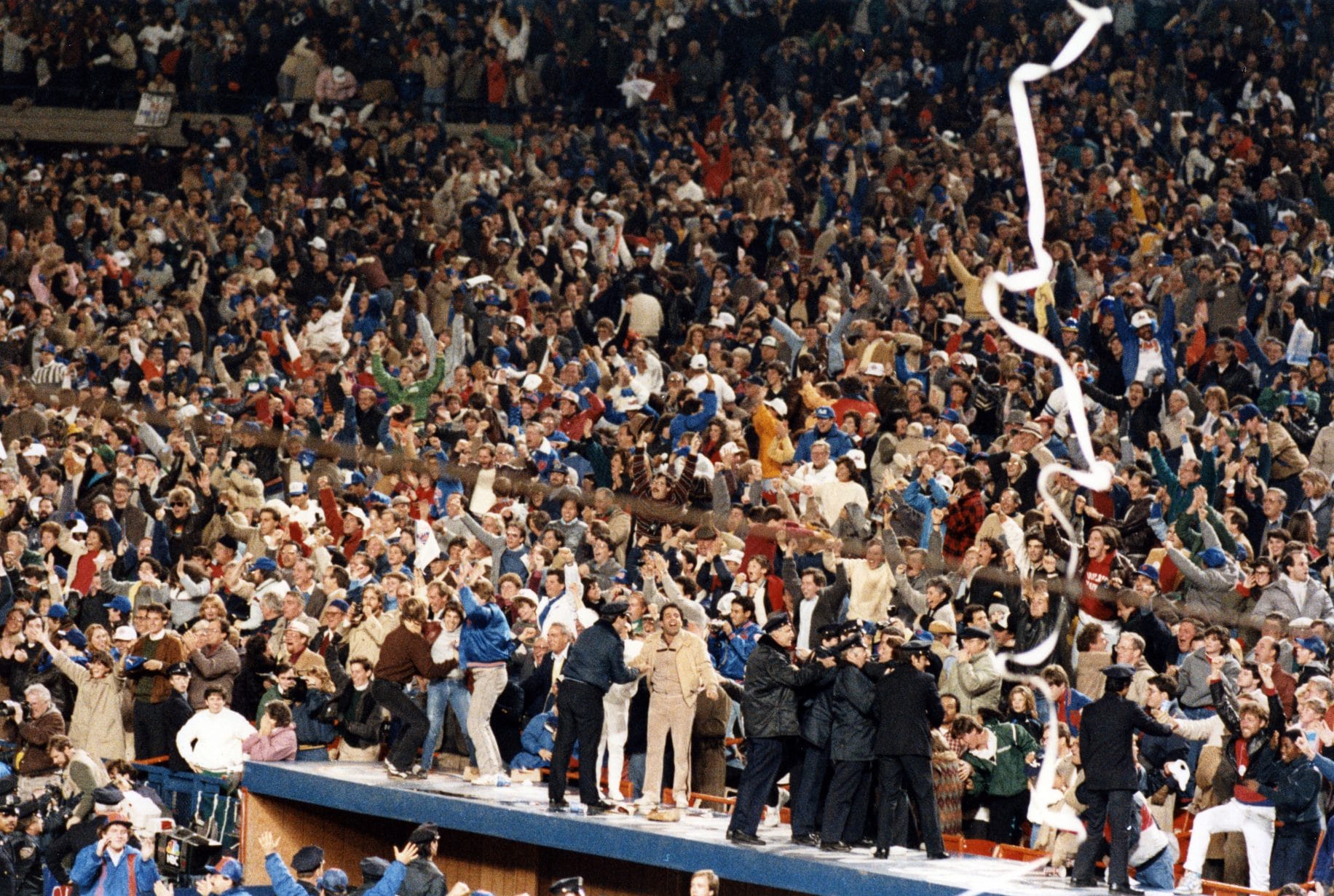 When a Fan Parachuted Into the 1986 World Series at Shea Stadium