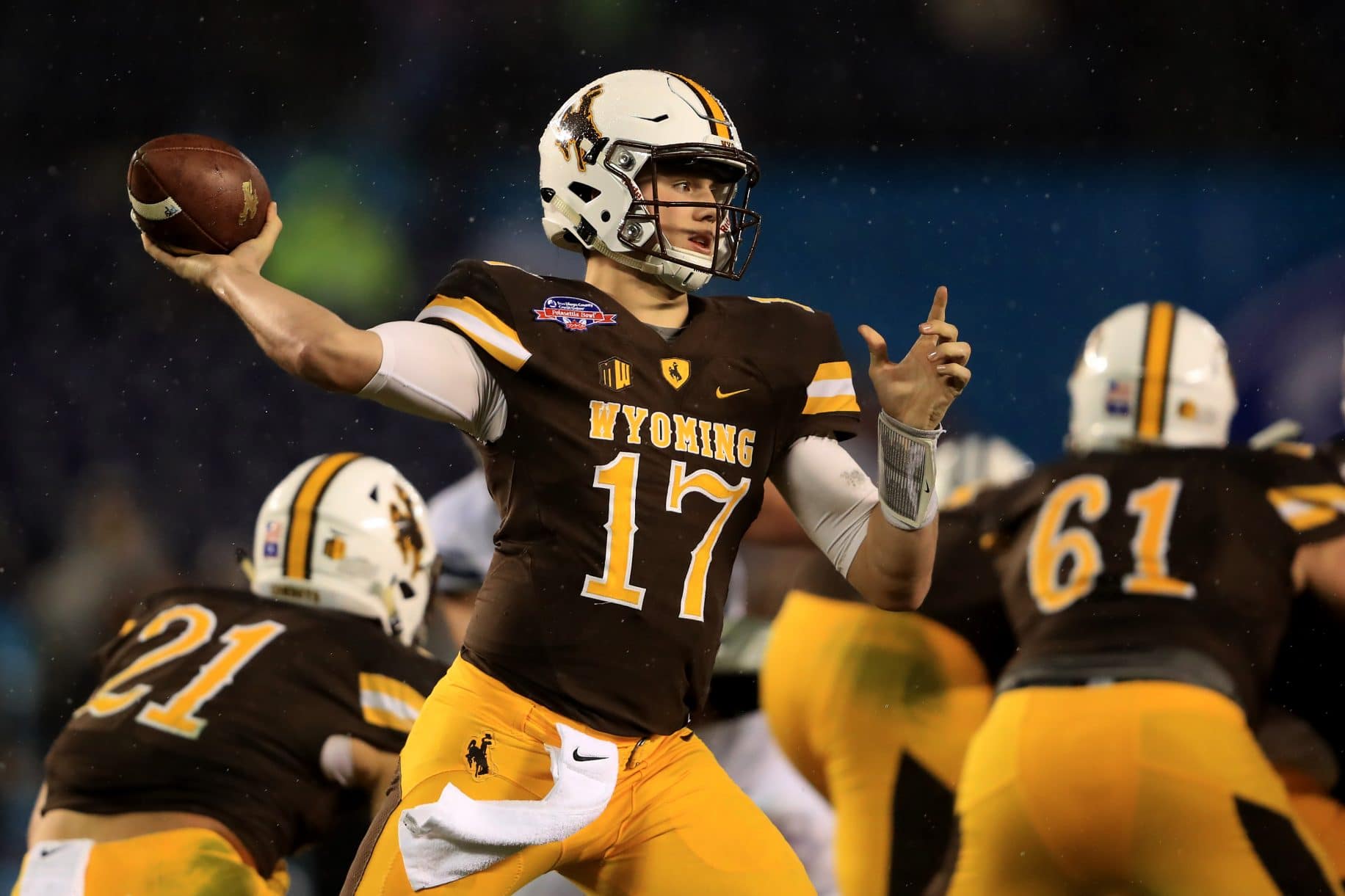 Ride 'Em Cowboy! Jets In Love With Wyoming QB <a rel=