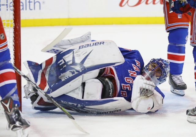 Henrik Lundqvist penalty shot save on Briere - 2012 Winter Classic [HD] 