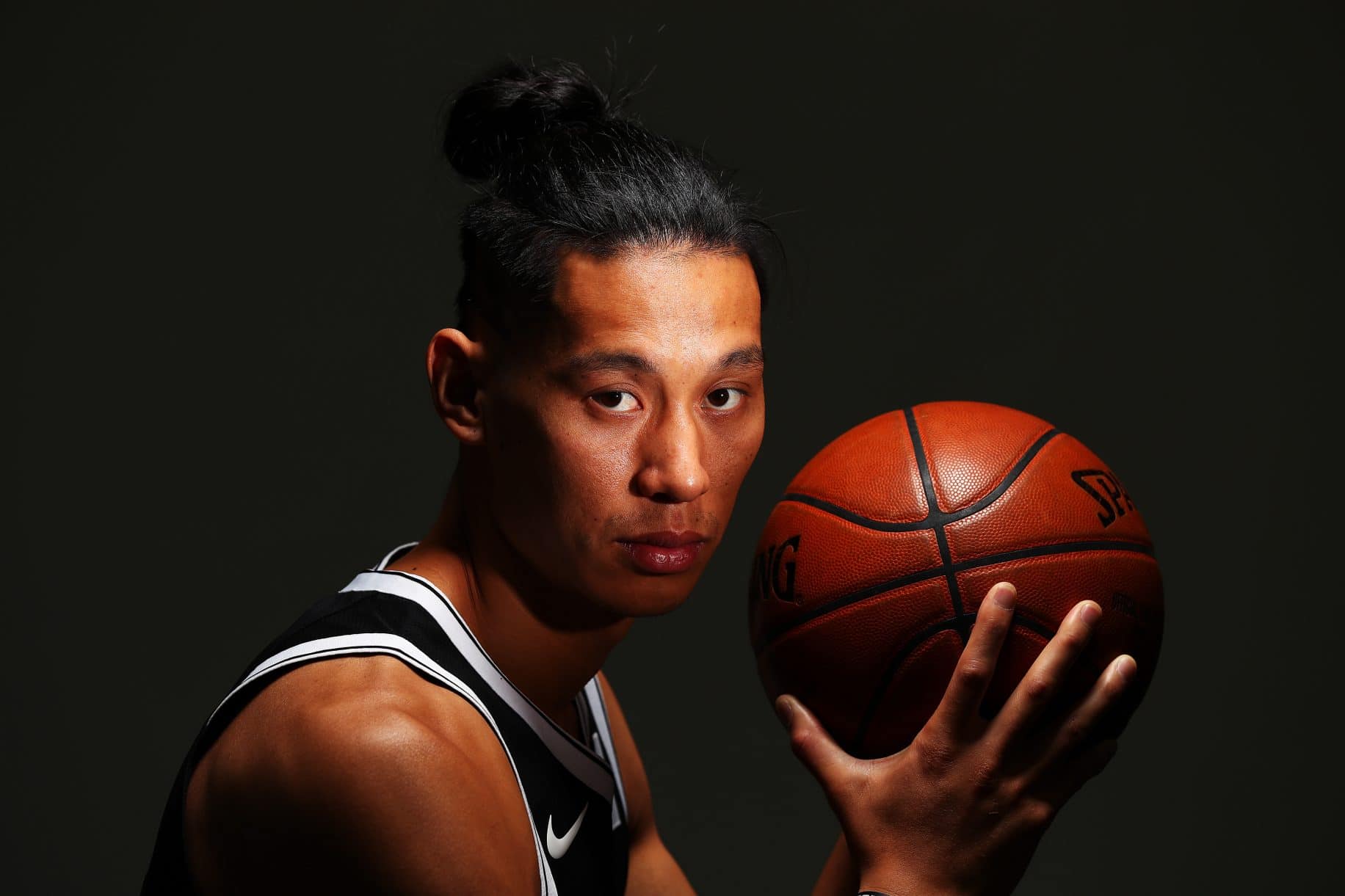 Brooklyn Nets guard Jeremy Lin seeks bathroom answers on Twitter