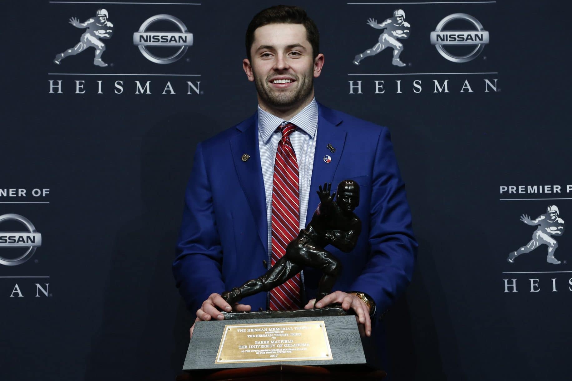 Oklahoma's Baker Mayfield defiantly captures the 2017 Heisman Trophy