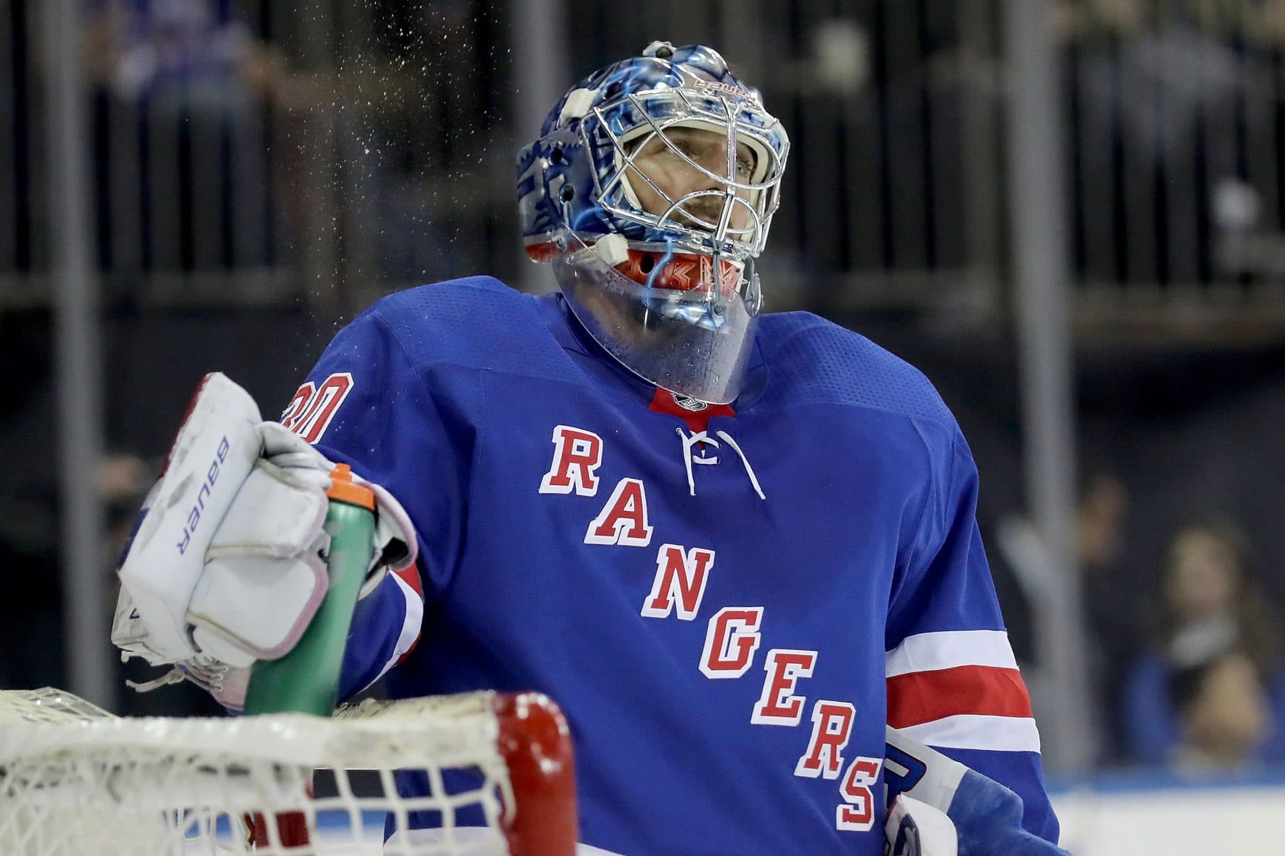 The New York Rangers team surround Henrik Lundqvist when time runs