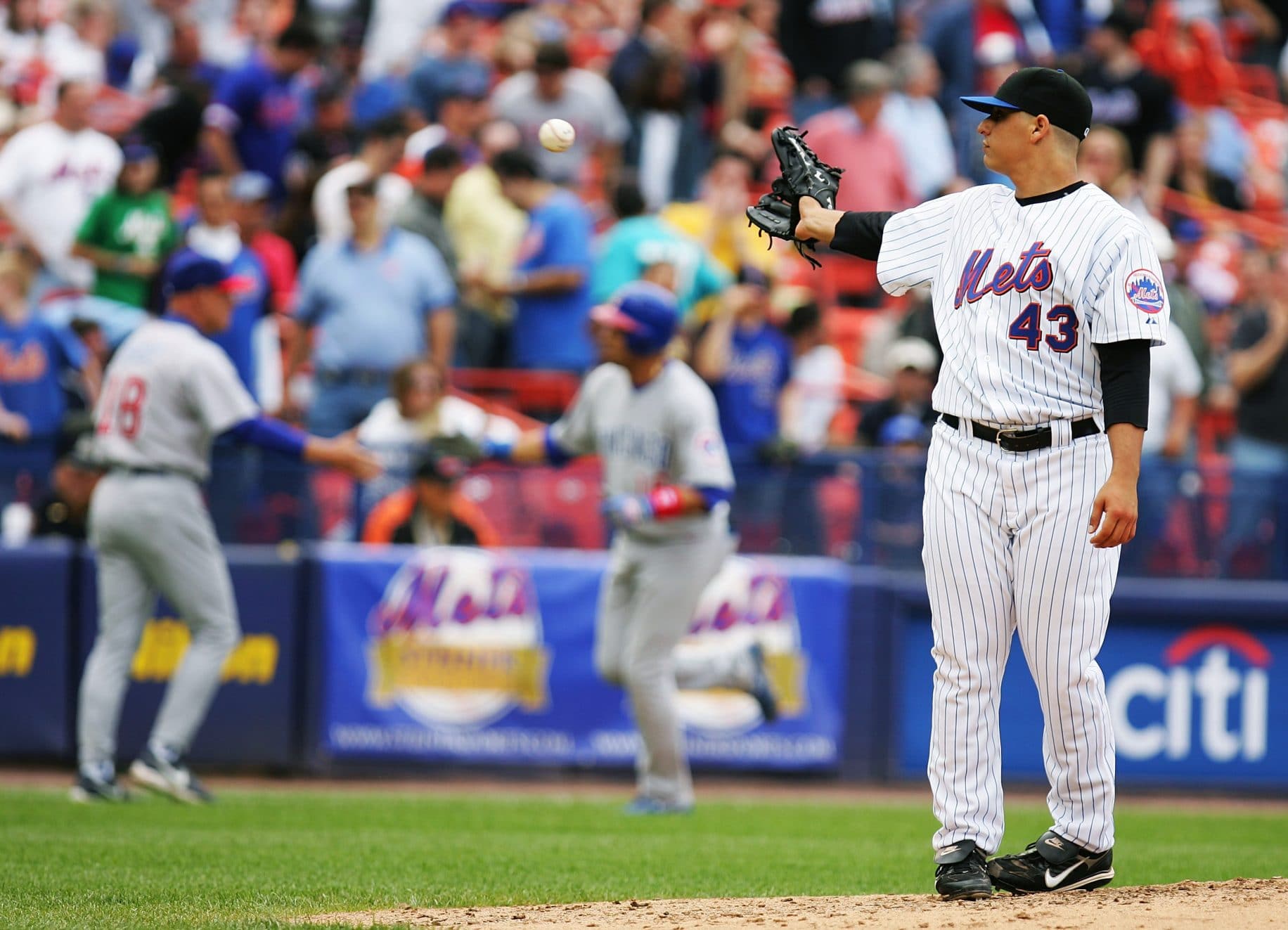 Mets manager, pitcher Jason Vargas snap in clubhouse confrontation