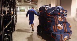 New York Islanders, Training Session, Barclays Center, Luggage