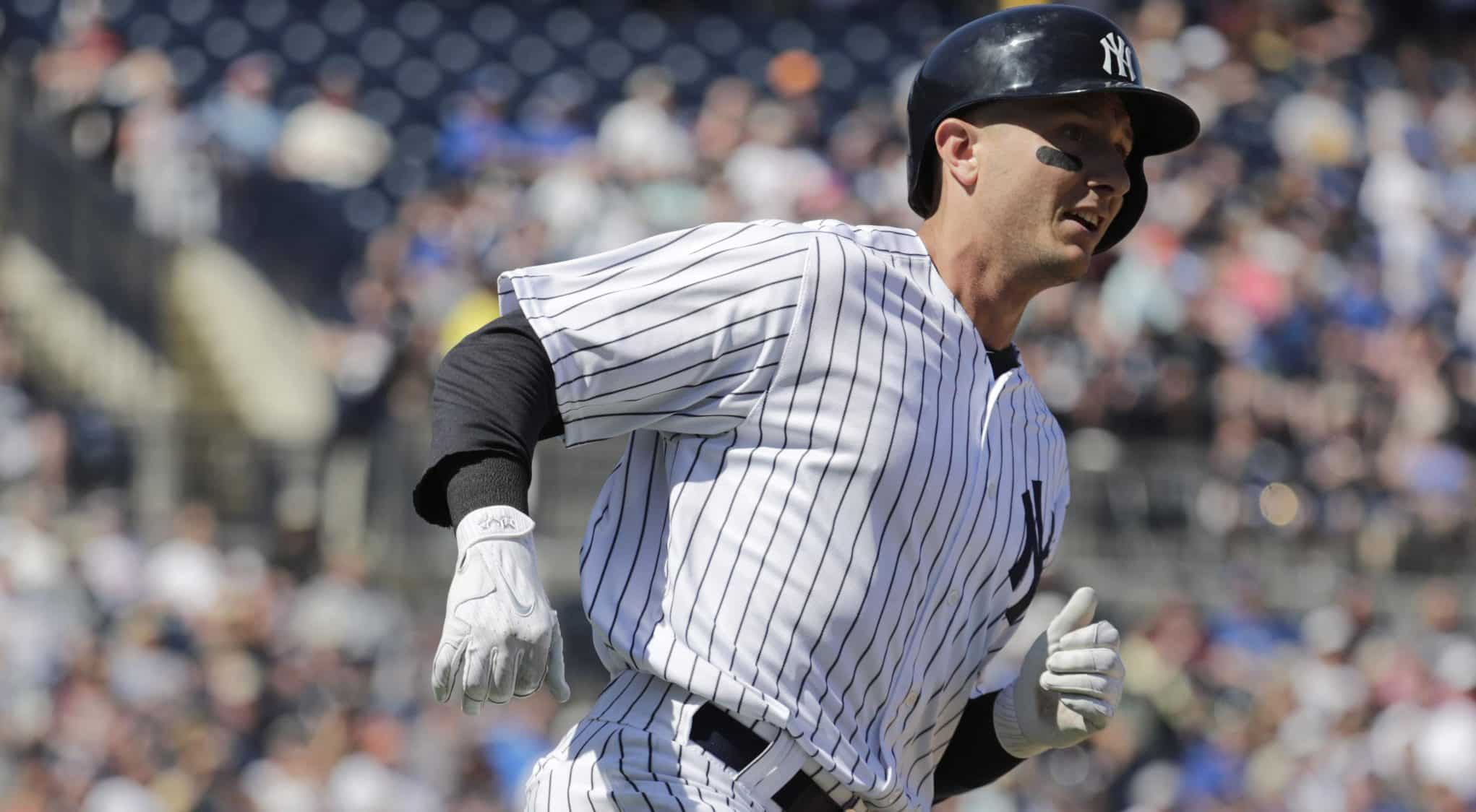 New York Yankees officially re-sign Brett Gardner; designate Tarpley