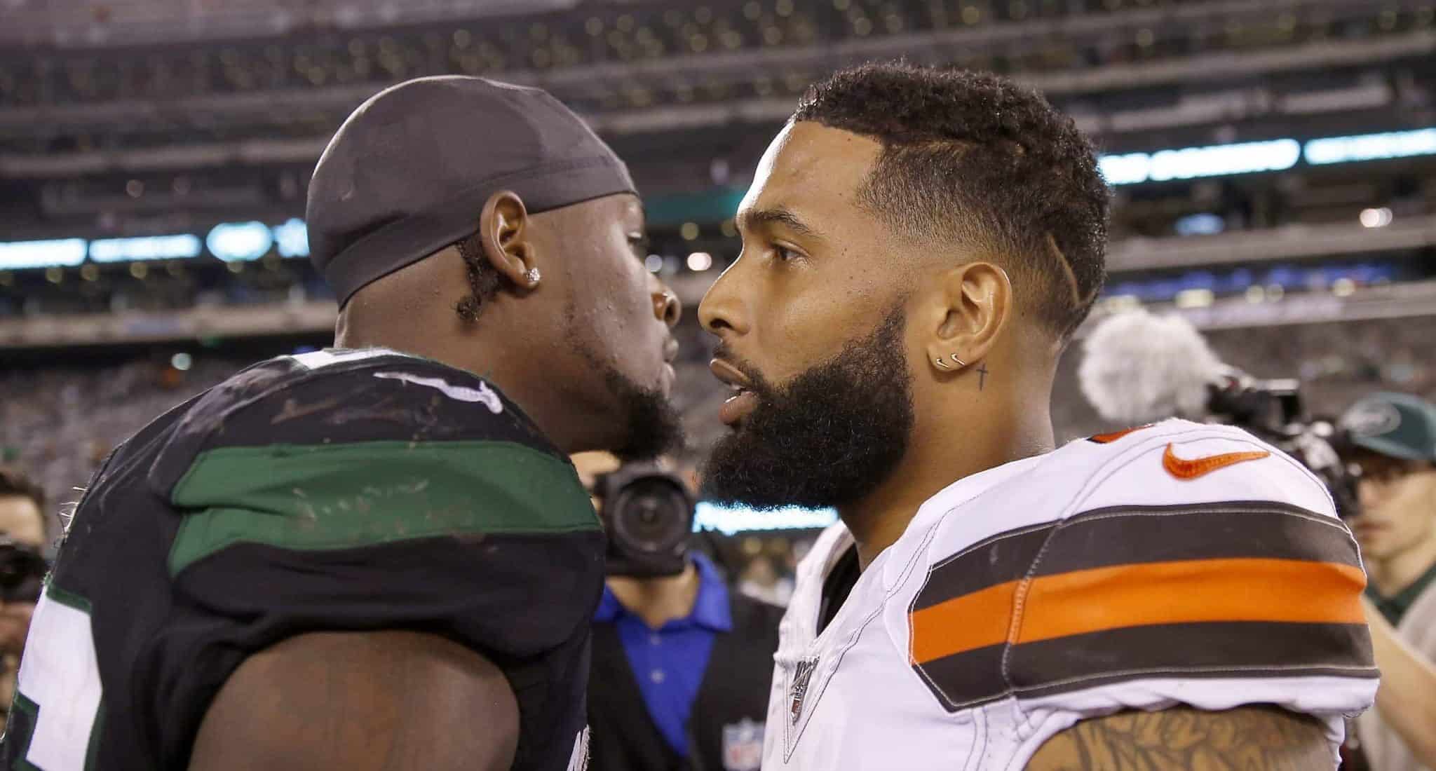 EAST RUTHERFORD, NEW JERSEY - SEPTEMBER 16: Le'Veon Bell #26 of the New York Jets and Odell Beckham Jr. #13 of the Cleveland Browns talk after the game at MetLife Stadium on September 16, 2019 in East Rutherford, New Jersey.