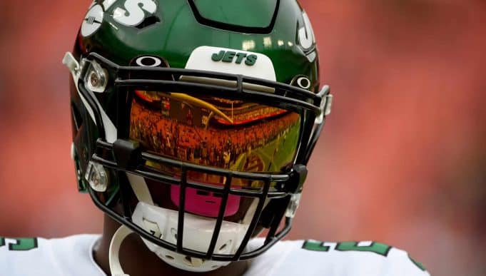 LANDOVER, MD - NOVEMBER 17: Le'Veon Bell #26 of the New York Jets looks on prior to the game against the Washington Redskins at FedExField on November 17, 2019 in Landover, Maryland.