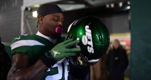 EAST RUTHERFORD, NEW JERSEY - DECEMBER 22: Le'Veon Bell #26 of the New York Jets prepares to take the field prior to the game against the Pittsburgh Steelers at MetLife Stadium on December 22, 2019 in East Rutherford, New Jersey.