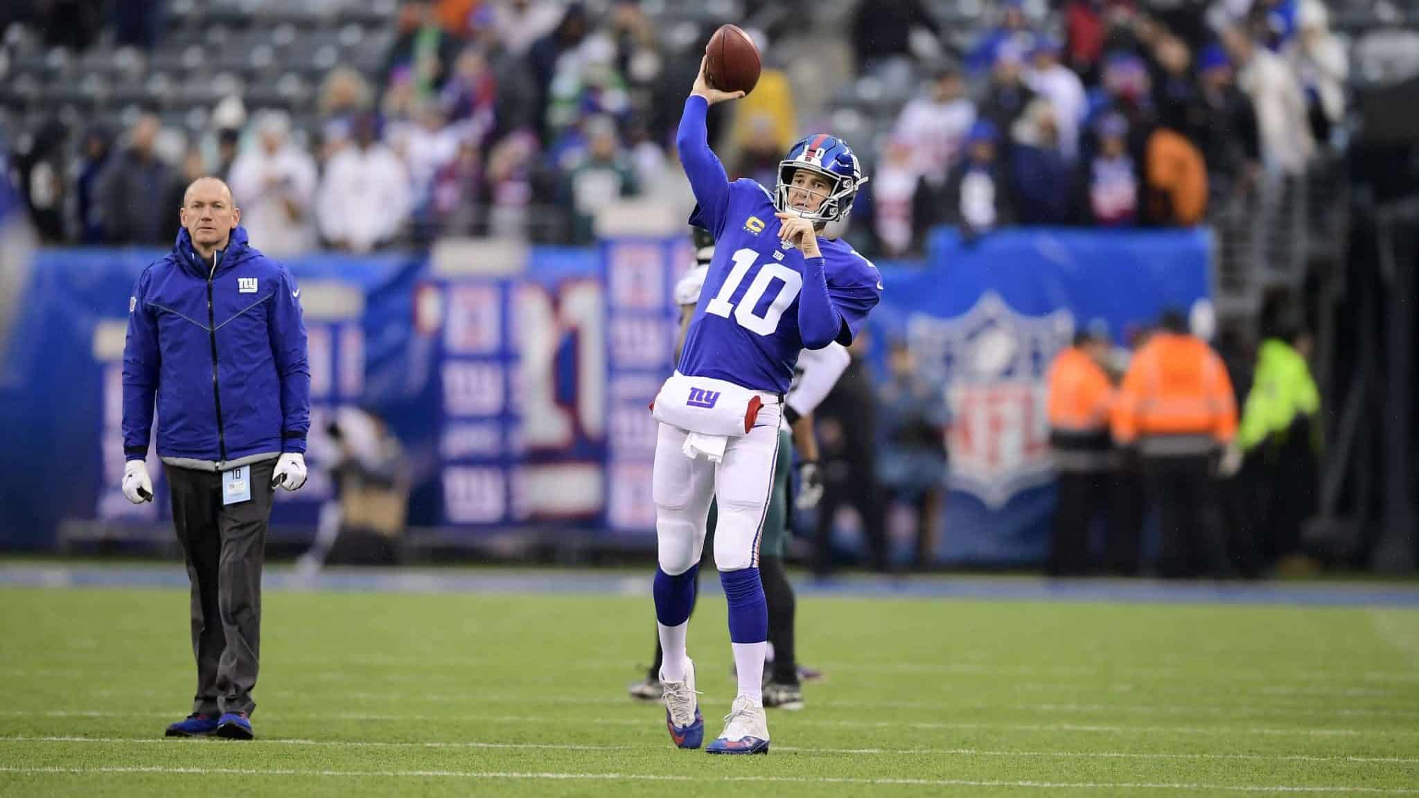 EAST RUTHERFORD, NEW JERSEY - DECEMBER 29: Eli Manning #10 of the New York Giants warms up prior to the game against the Philadelphia Eagles at MetLife Stadium on December 29, 2019 in East Rutherford, New Jersey.
