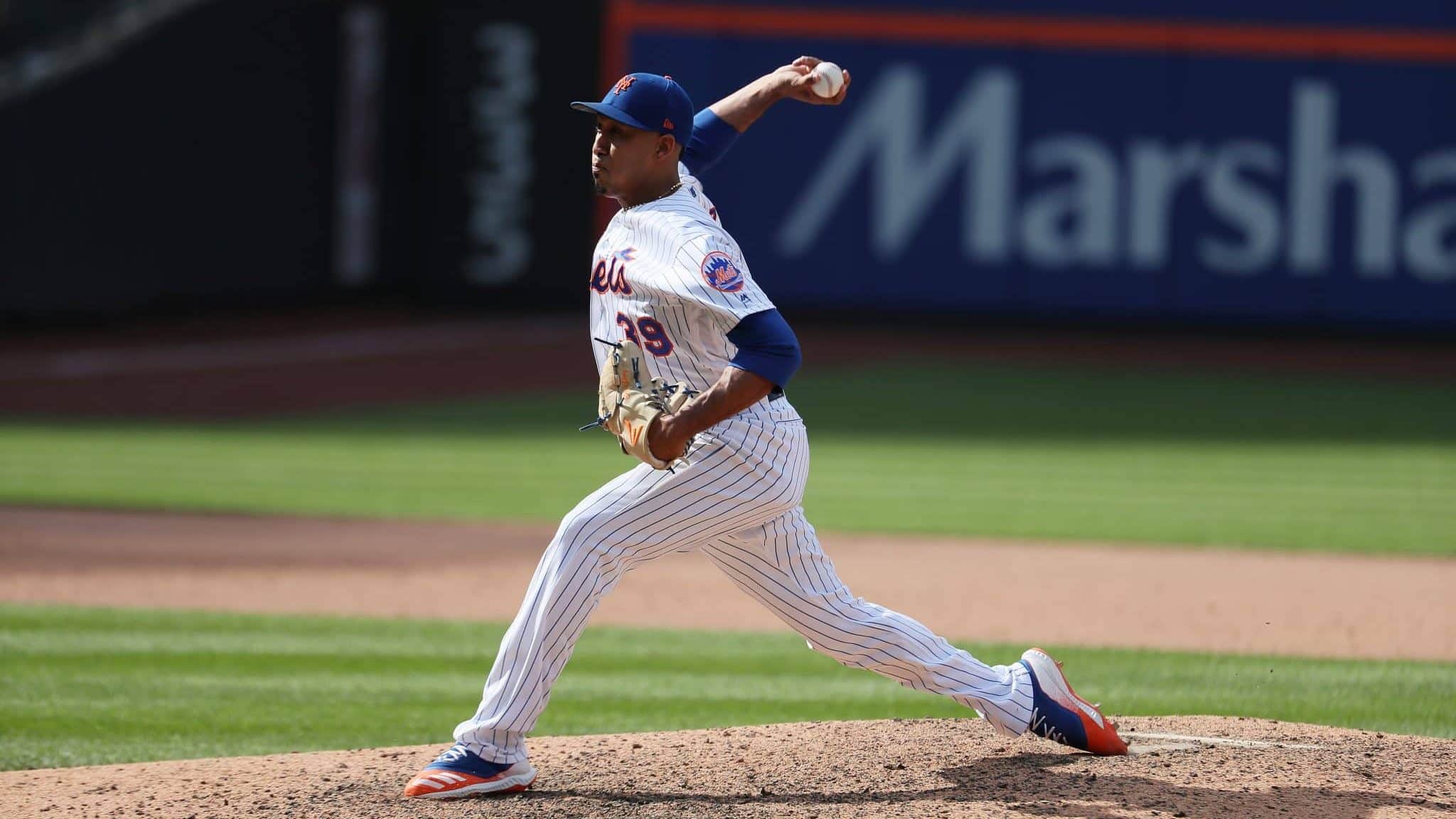 NEW YORK, NEW YORK - AUGUST 11: Edwin Diaz #39 of the New York Mets pitches against the Washington Nationals during their game at Citi Field on August 11, 2019 in New York City.