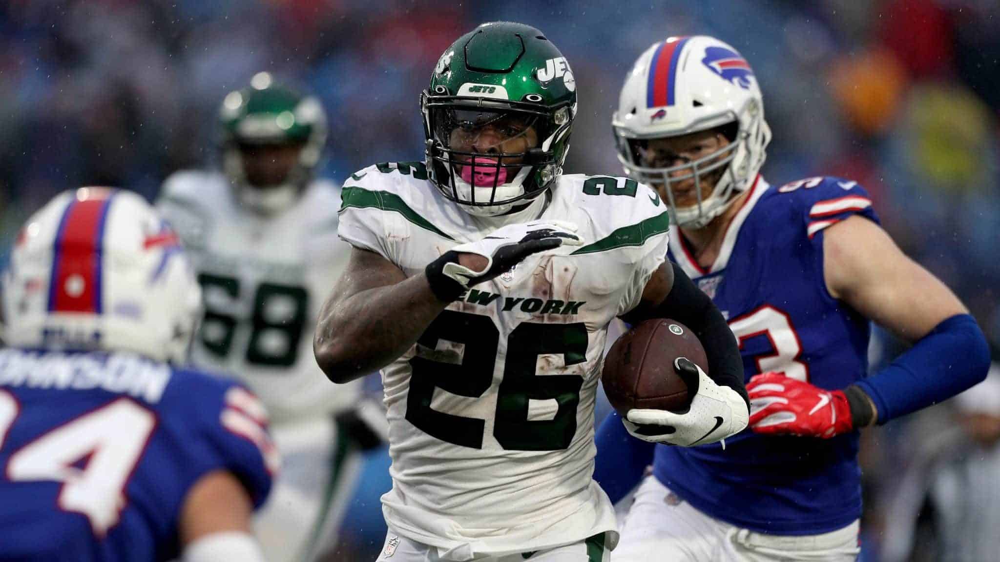 ORCHARD PARK, NEW YORK - DECEMBER 29: Le'Veon Bell #26 of the New York Jets runs the ball during the fourth quarter of an NFL game against the Buffalo Bills at New Era Field on December 29, 2019 in Orchard Park, New York.