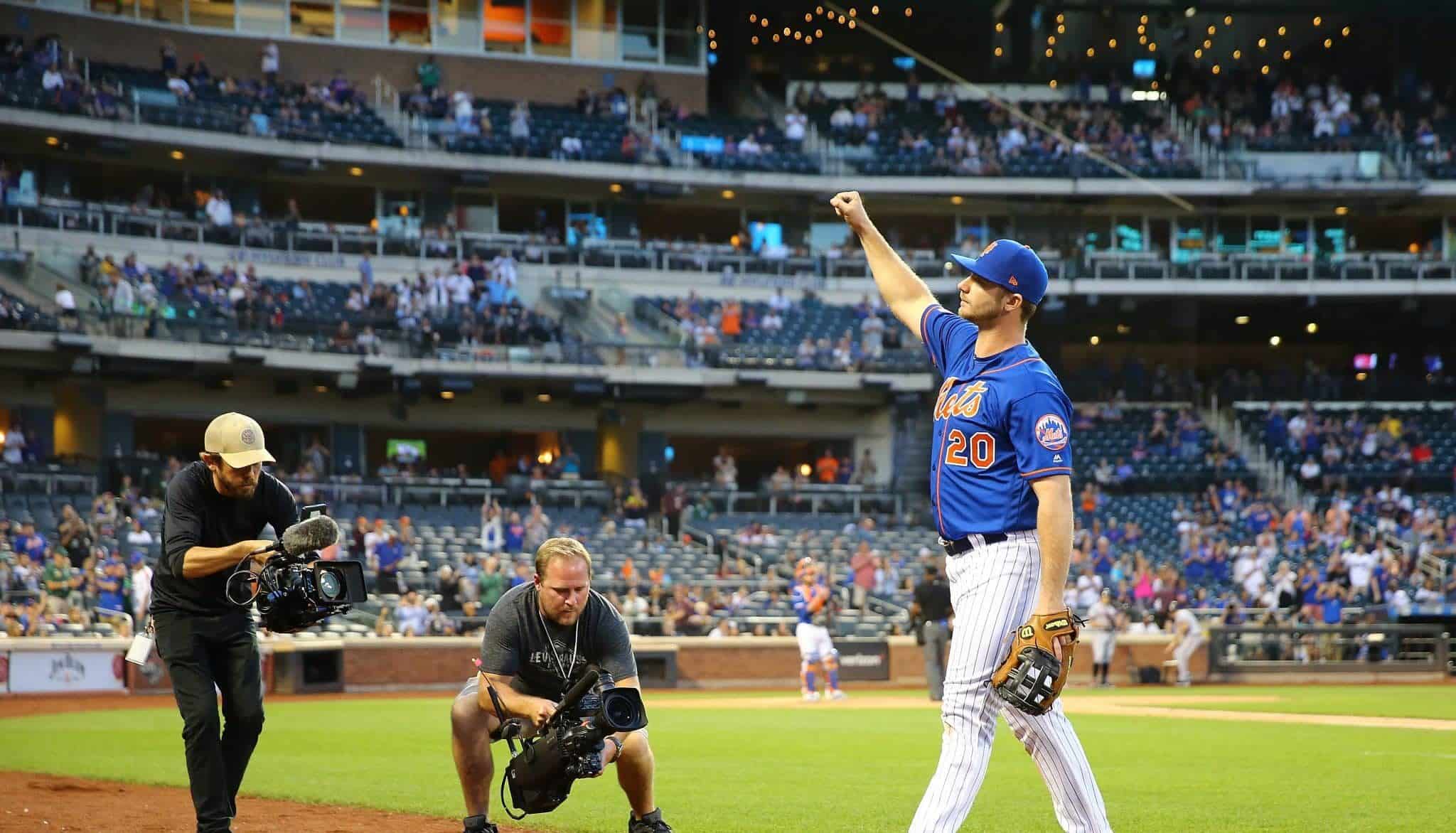 NEW YORK, NEW YORK - SEPTEMBER 29: Pete Alonso #20 of the New York Mets waves to the crowd as he exits the game in the eleventh inning against the Atlanta Braves at Citi Field on September 29, 2019 in New York City.