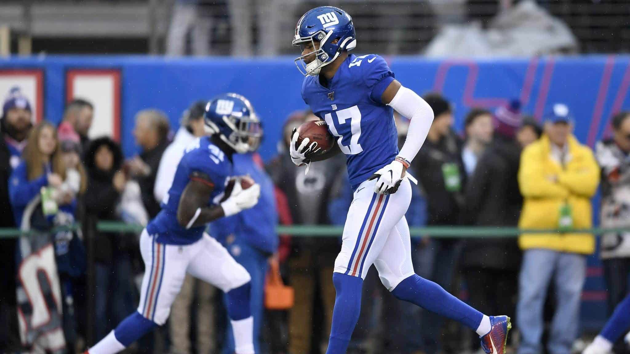 EAST RUTHERFORD, NEW JERSEY - DECEMBER 29: Cody Core #17 of the New York Giants warms up prior to the game against the Philadelphia Eagles at MetLife Stadium on December 29, 2019 in East Rutherford, New Jersey.