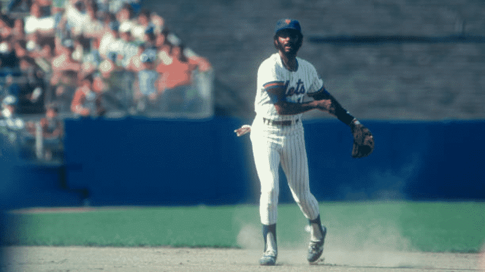 FLUSHING, NY - AUGUST 16: Frank Taveras #11 of the New York Mets throws the ball to first during an MLB game against the Philadelphia Phillies on August 16, 1980 at Shea Stadium in Flushing, New York.