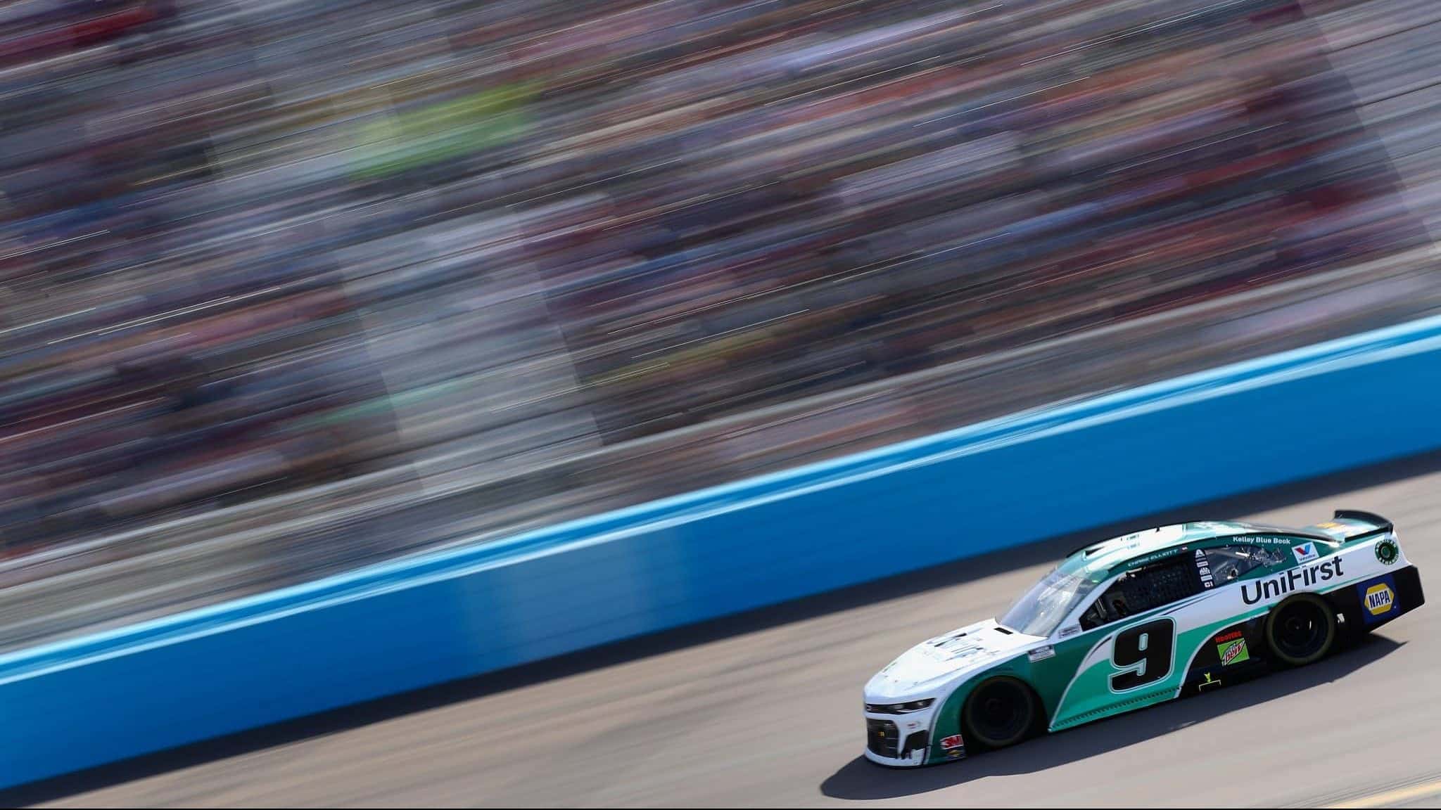 AVONDALE, ARIZONA - MARCH 08: Chase Elliott, driver of the #9 UniFirst Chevrolet, drives during the NASCAR Cup Series FanShield 500 at Phoenix Raceway on March 08, 2020 in Avondale, Arizona.