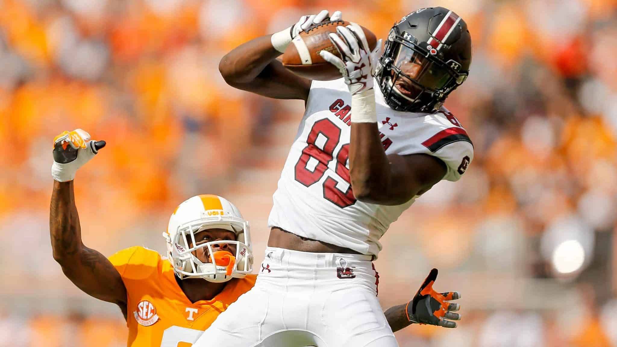KNOXVILLE, TN - OCTOBER 14: Bryan Edwards #89 of the South Carolina Gamecocks makes a catch defended by Shaq Wiggins #6 of the Tennessee Volunteers during the first half at Neyland Stadium on October 14, 2017 in Knoxville, Tennessee.