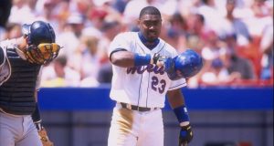26 Jun 1998: Bernard Gilkey #23 of the New York Mets in action during an interleague game against the New York Yankees at Shea Stadium in Flushing, New York. The Yankees defeated the Mets 7-2.