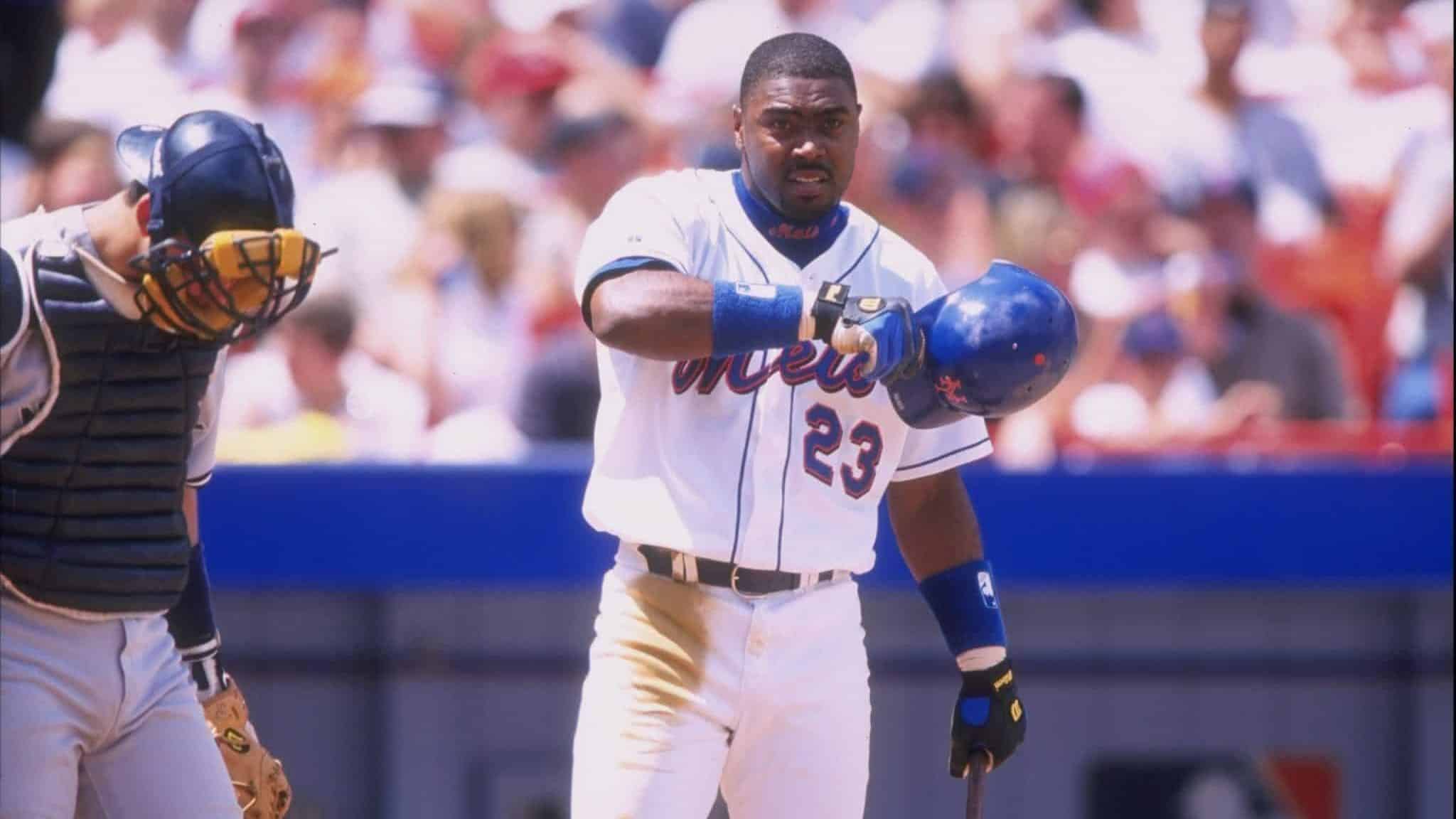 26 Jun 1998: Bernard Gilkey #23 of the New York Mets in action during an interleague game against the New York Yankees at Shea Stadium in Flushing, New York. The Yankees defeated the Mets 7-2.