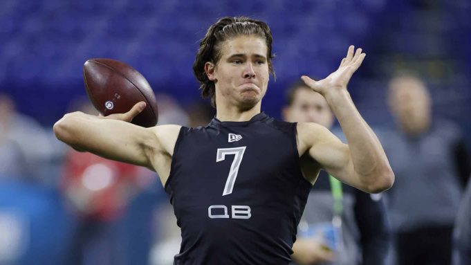 INDIANAPOLIS, IN - FEBRUARY 27: Quarterback Justin Herbert of Oregon throws a pass during the NFL Scouting Combine at Lucas Oil Stadium on February 27, 2020 in Indianapolis, Indiana.