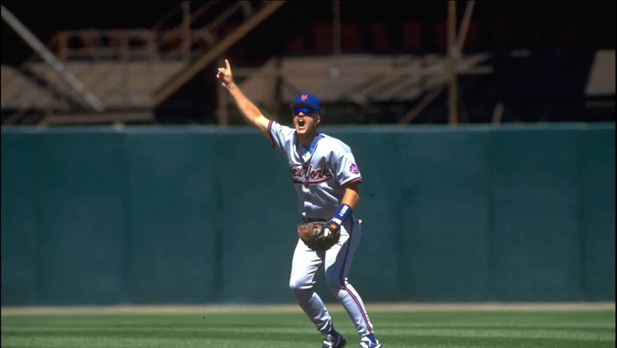 19 JUL 1993: JEFF KENT OF THE NEW YORK METS CALLS OUT A FLY BALL AGAINST THE SAN FRANCISCO GIANTS AT CANDLESTICK PARK IN SAN FRANCISCO, CALIFORNIA.