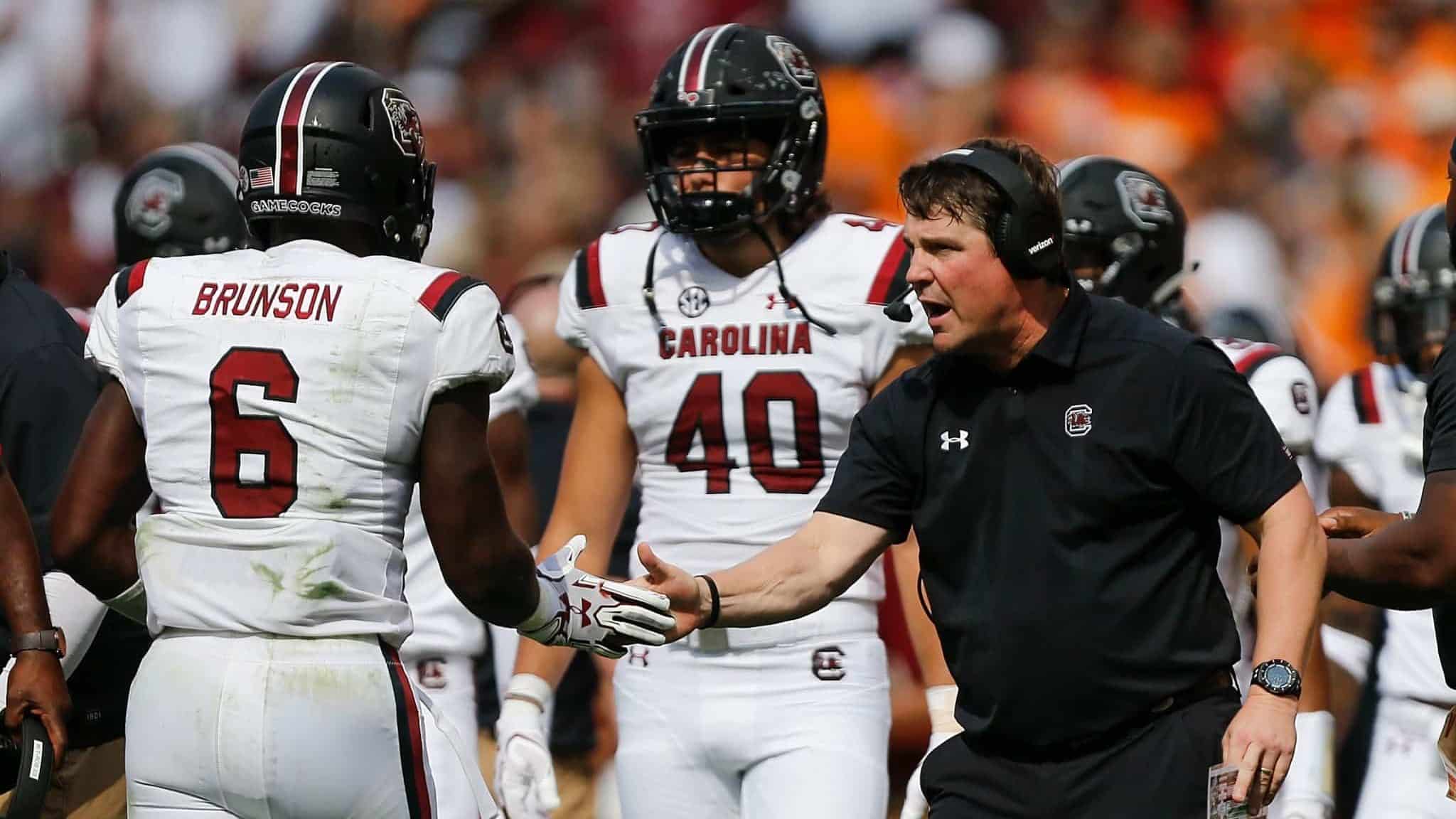 KNOXVILLE, TN - OCTOBER 14: Head coach Will Muschamp of the South Carolina Gamecocks celebrates with T.J. Brunson #6 against the Tennessee Volunteers during the first half at Neyland Stadium on October 14, 2017 in Knoxville, Tennessee.