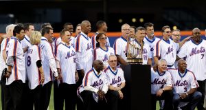 NEW YORK, NY - MAY 28: The 1986 New York Mets pose with the World Series trophy before the game against the Los Angeles Dodgers at Citi Field on May 28, 2016 in the Flushing neighborhood of the Queens borough of New York City.The New York Mets are honoring the 30th anniversary of the 1986 championship season.
