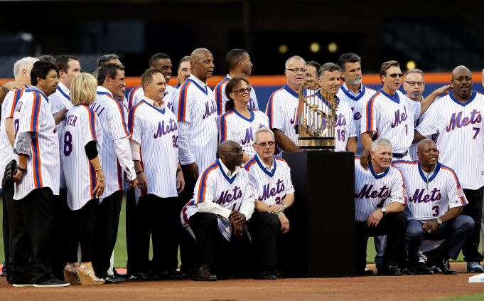 NEW YORK, NY - MAY 28: The 1986 New York Mets pose with the World Series trophy before the game against the Los Angeles Dodgers at Citi Field on May 28, 2016 in the Flushing neighborhood of the Queens borough of New York City.The New York Mets are honoring the 30th anniversary of the 1986 championship season.
