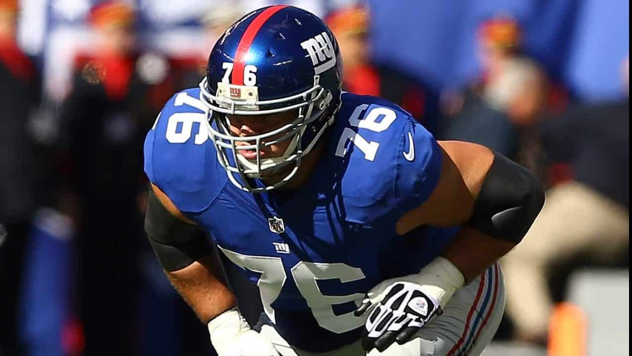 EAST RUTHERFORD, NJ - OCTOBER 21: Chris Snee #76 of the New York Giants in action during their game against the Washington Redskins at MetLife Stadium on October 21, 2012 in East Rutherford, New Jersey.