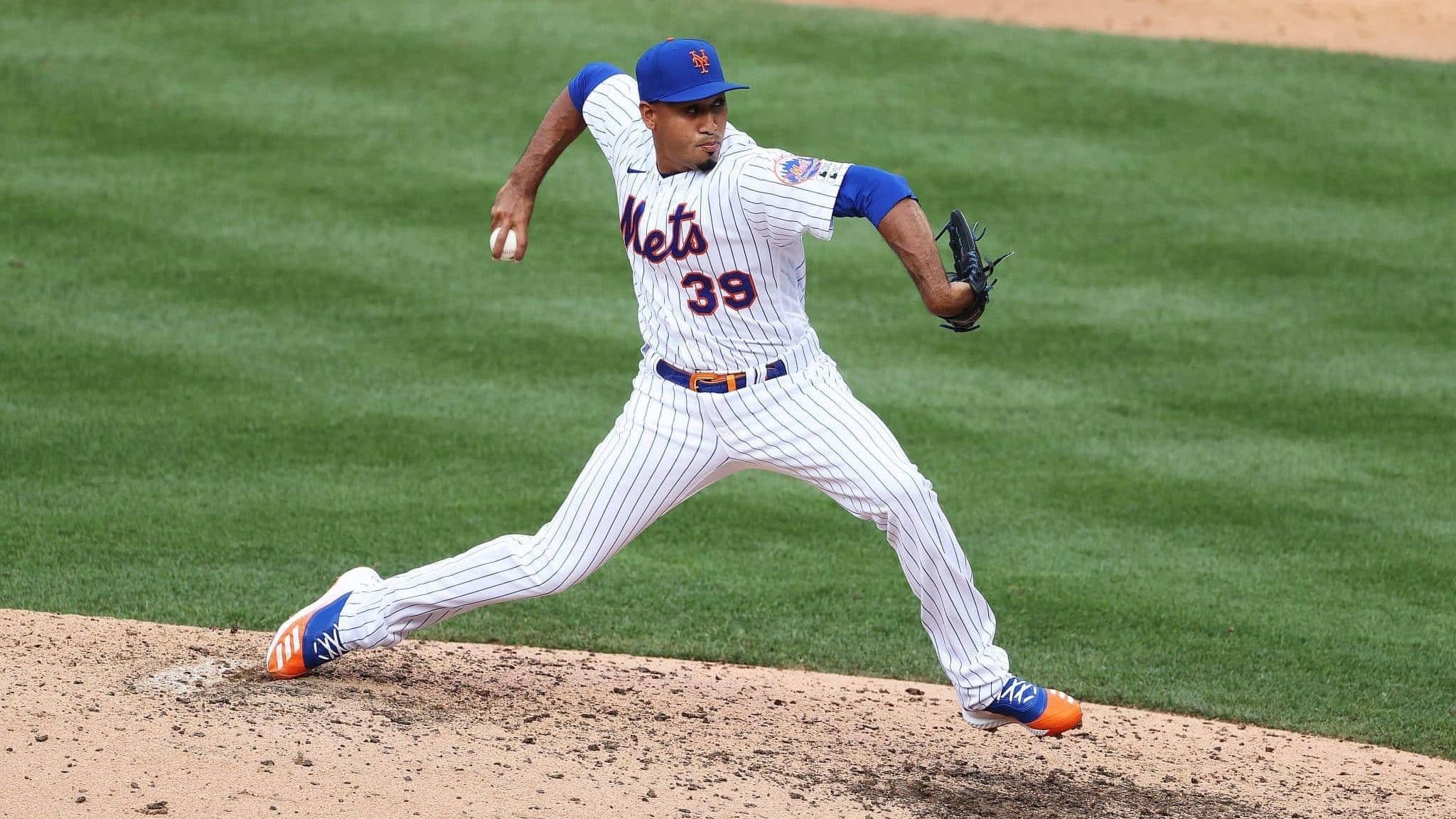 NEW YORK, NEW YORK - JULY 24: Edwin Diaz #39 of the New York Mets pitches in the ninth inning against the Atlanta Braves and will earn his first save as the Mets win the game 1-0 during Opening Day at Citi Field on July 24, 2020 in New York City. The 2020 season had been postponed since March due to the COVID-19 pandemic.