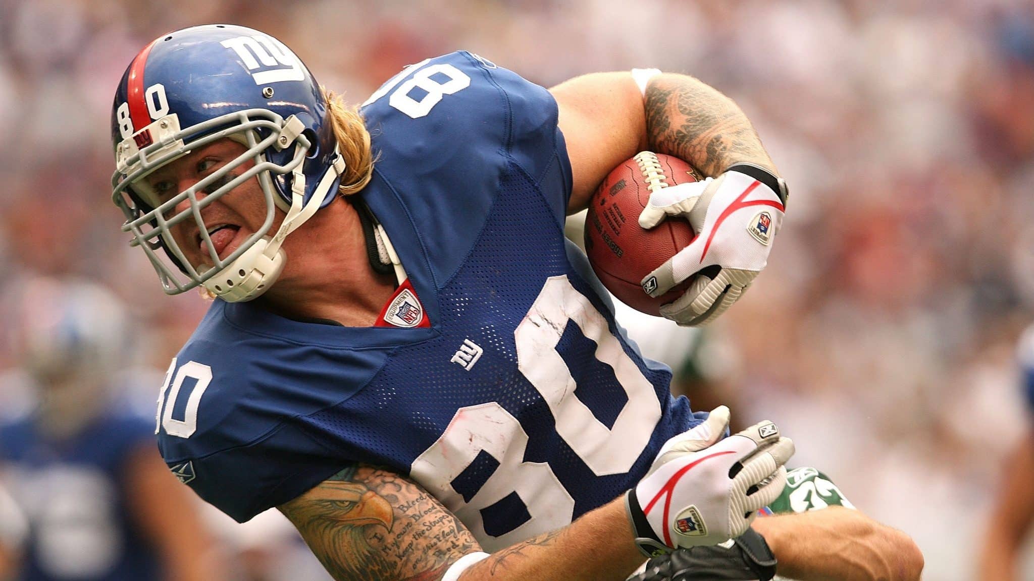 EAST RUTHERFORD, NJ - OCTOBER 7: Jeremy Shockey #80 of the New York Giants runs the ball against the New York Jets at Giants Stadium on October 7, 2007 in East Rutherford, New Jersey.