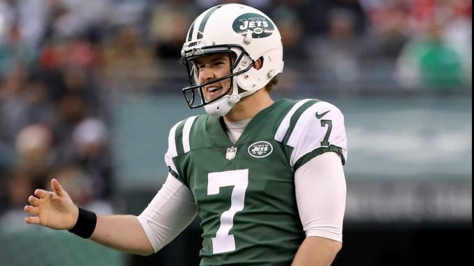 EAST RUTHERFORD, NEW JERSEY - DECEMBER 03: Chandler Catanzaro #7 of the New York Jets is congratulated after he kicked a field goal in the second half against the Kansas City Chiefs on December 03, 2017 at MetLife Stadium in East Rutherford, New Jersey.The New York Jets defeated the Kansas City Chiefs 38-31.