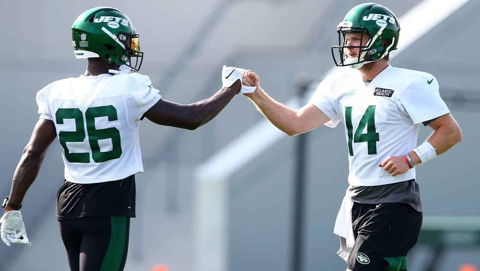 FLORHAM PARK, NEW JERSEY - AUGUST 14: Sam Darnold #14 and Le'Veon Bell #26 of the New York Jets fist bump at Atlantic Health Jets Training Center on August 14, 2020 in Florham Park, New Jersey.