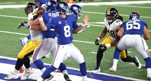 EAST RUTHERFORD, NEW JERSEY - SEPTEMBER 14: Daniel Jones #8 of the New York Giants looks to throw a pass against the Pittsburgh Steelers during the third quarter in the game at MetLife Stadium on September 14, 2020 in East Rutherford, New Jersey.