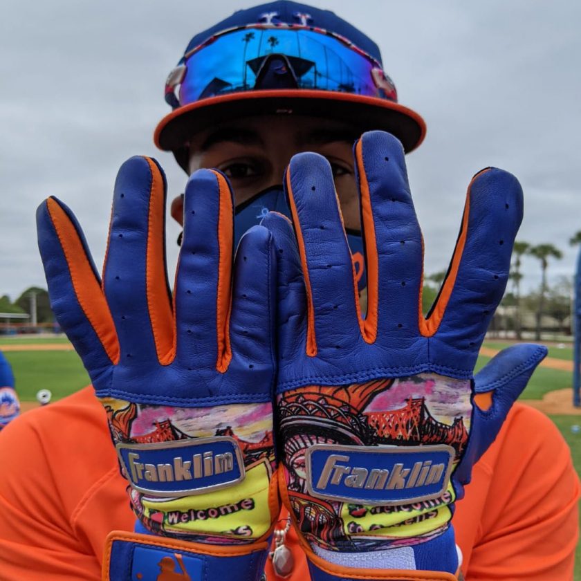 Francisco Lindor unveils to Queens' batting gloves