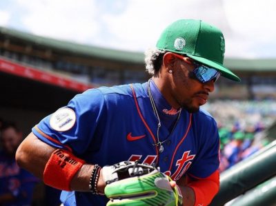 Mets Francisco Lindor easily turns double play during ESPN interview