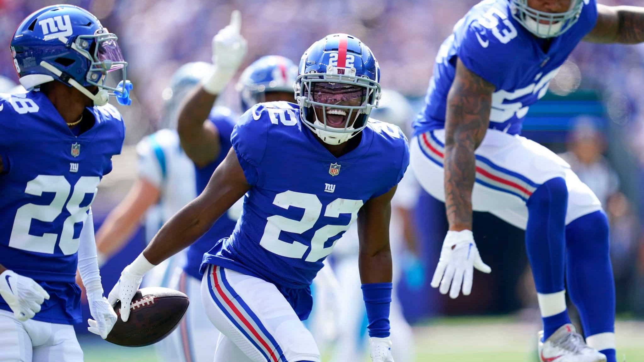 New York Giants cornerback Jason Pinnock (27) takes the field to